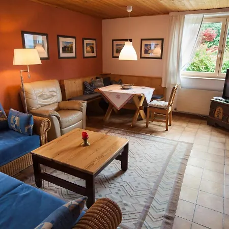 Quaint In With Garden Apartment *